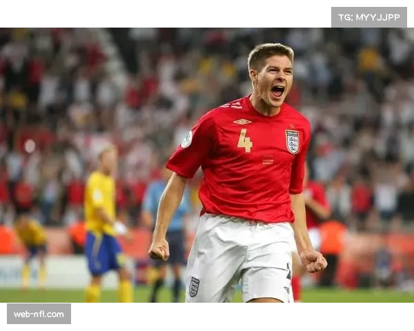 利物浦传奇杰拉德现身训练基地亲自指导年轻球员展现风采