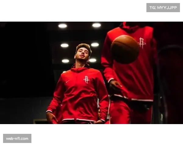 申京领袖气质显现,火箭中锋调解队友冲突 申京领袖气质显现,火箭中锋调解队友冲突