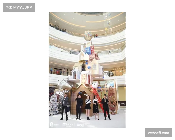 NBA圣诞大战场馆准备，大通中心圣诞装饰亮相